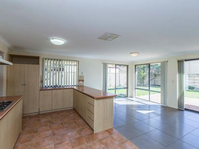 14 Sunco Pde, Canning Vale WA 6155