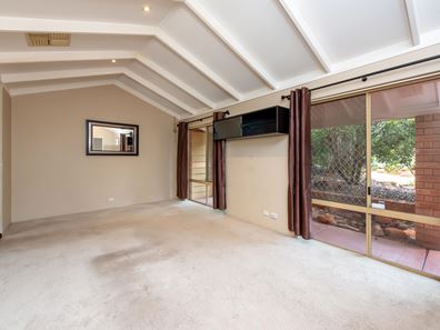 30 Aerolite Way, Beldon WA 6027