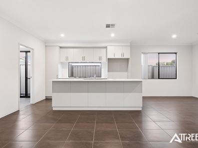 16/11 Piara Drive, Piara Waters WA 6112