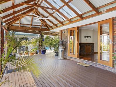 4 Shackleton Avenue, Hillarys WA 6025