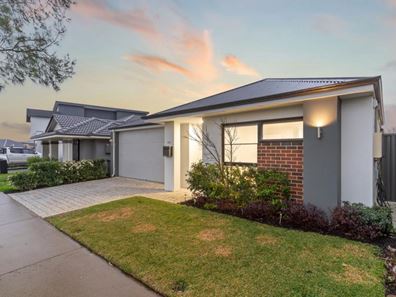 101 Serpentine Drive, South Guildford WA 6055