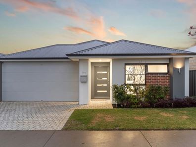 101 Serpentine Drive, South Guildford WA 6055
