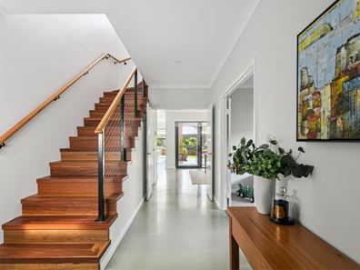 25 Langham Gardens, Wilson WA 6107