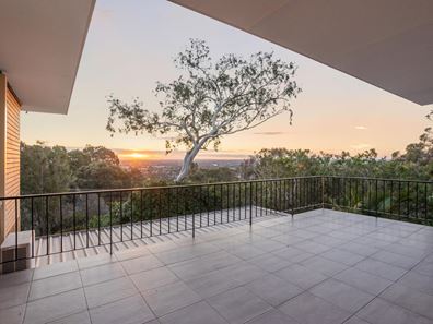80 Swan View Road, Swan View WA 6056