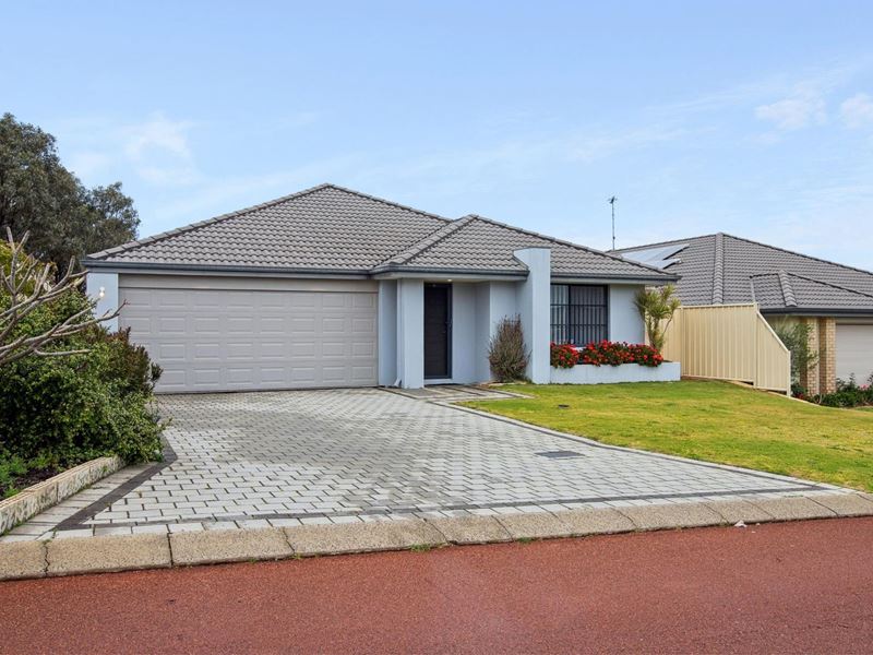 62 Highcliffe Circle, Lakelands