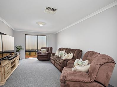 62 Highcliffe Circle, Lakelands WA 6180