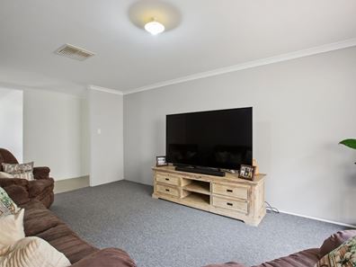 62 Highcliffe Circle, Lakelands WA 6180