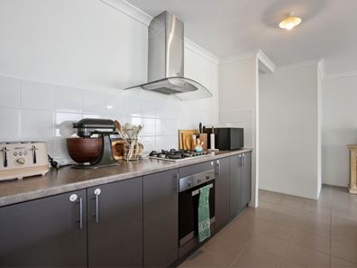 62 Highcliffe Circle, Lakelands WA 6180