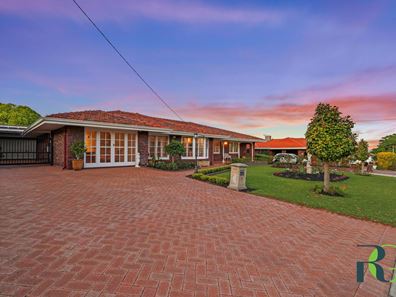 11 Melview Court, Melville WA 6156