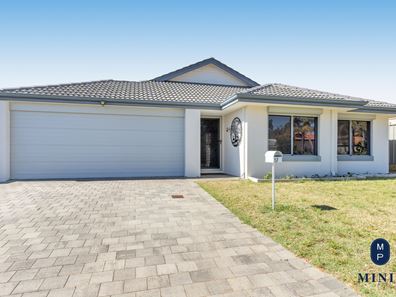 17 Tuart Ridge, Parmelia WA 6167