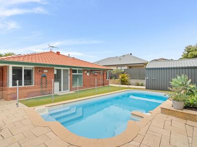 4 Alta Laguna Crescent, Ballajura WA 6066