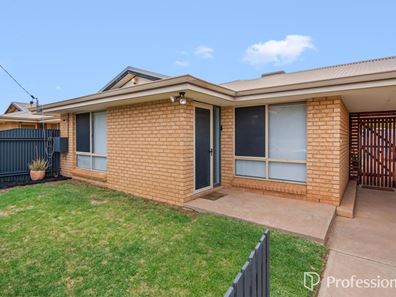 2/20 Evans Street, Boulder WA 6432