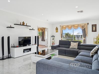 30 Calvera Gardens, Piara Waters WA 6112