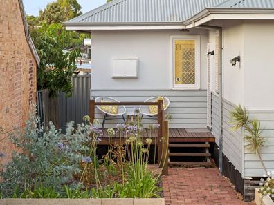 2A Laidlaw Street, Hilton WA 6163