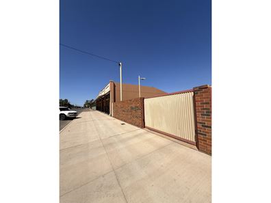 4/2 Burt Street, Boulder WA 6432