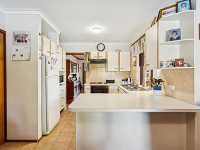 34 Helena Crescent, Thornlie WA 6108