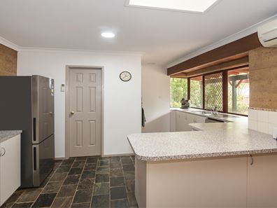 7 Kalgaritch Ave, West Busselton WA 6280