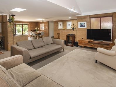 7 Kalgaritch Ave, West Busselton WA 6280