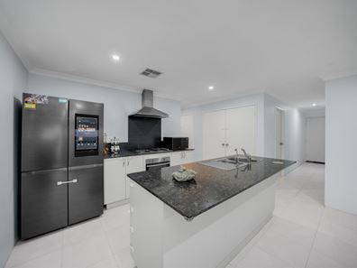 13 Muscari Close, Seville Grove WA 6112