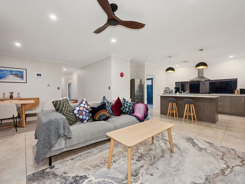 25 Leroy Way, Piara Waters WA 6112