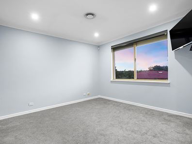 2 SKYLINE RISE, Ballajura WA 6066