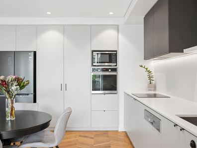 201/21 Henley Street, Como WA 6152