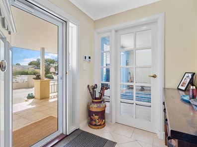 11 Bangalay Court, Halls Head WA 6210