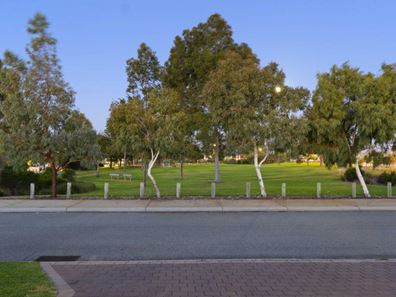 11 Cordyline Entrance, Sinagra WA 6065