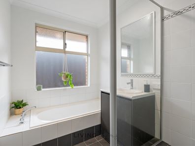 Room/4  81 Shiraz Boulevard, Pearsall WA 6065