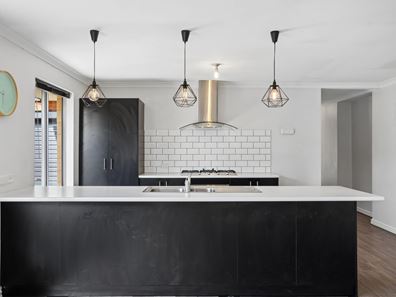 7 Alverda Parade, Aveley WA 6069