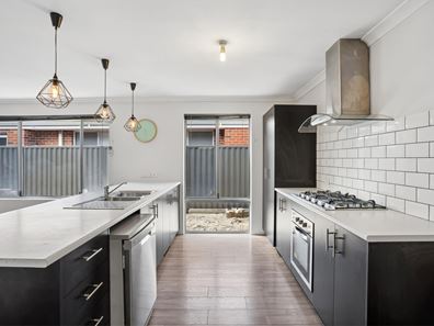 7 Alverda Parade, Aveley WA 6069