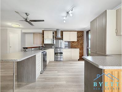 17 Salcombe Way, Warnbro WA 6169