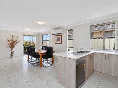 10/14 Carbine Bend, Byford WA 6122