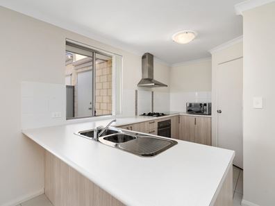 10/14 Carbine Bend, Byford WA 6122