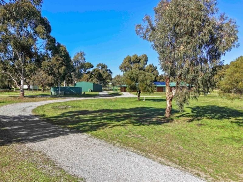 39 Sussex Bend, Lower Chittering WA 6084