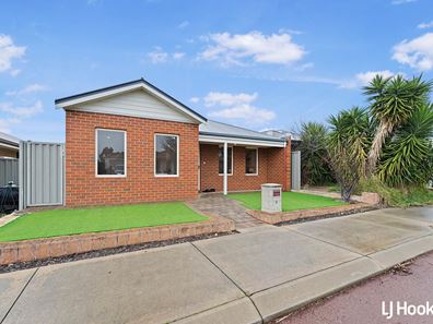 8 Balliol Court, Piara Waters WA 6112