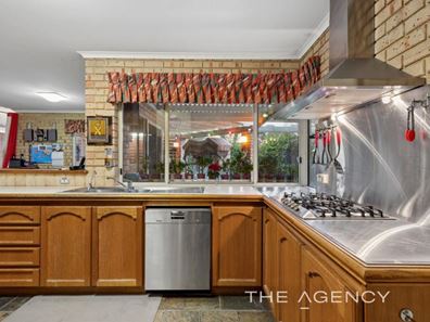 9 Farringdon Place, Alexander Heights WA 6064