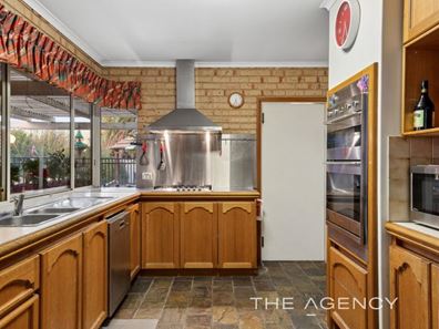 9 Farringdon Place, Alexander Heights WA 6064
