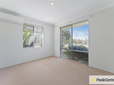 50 Bottlenose Circuit, Waikiki WA 6169
