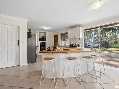 68 Spears Drive, Oakford WA 6121