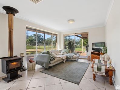 68 Spears Drive, Oakford WA 6121