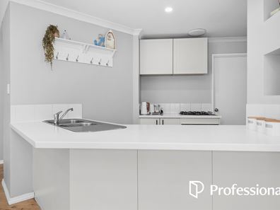 16 Knighton Way, Butler WA 6036