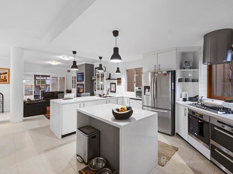 8 De Rouen Rise, Sorrento