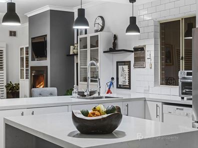 8 De Rouen Rise, Sorrento WA 6020