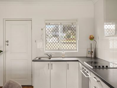 8/9 Steele Road, Sorrento WA 6020