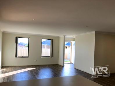 2/4 Hall Rise, Yakamia WA 6330