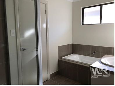2/4 Hall Rise, Yakamia WA 6330