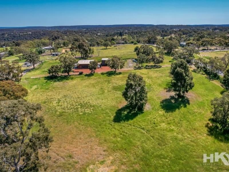 8 Clarkson Road, Bullsbrook WA 6084