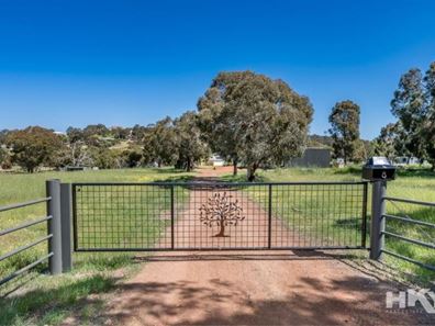 8 Clarkson Road, Bullsbrook WA 6084