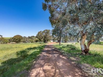 8 Clarkson Road, Bullsbrook WA 6084